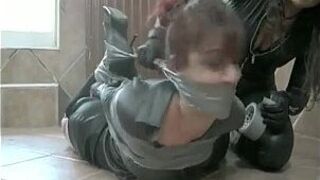 THIEF LEADS AND GAGS HOUSE WOMAN WITH SCOTCH - porn video