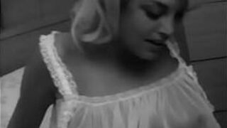 Morning Routine of Pretty Babe - porn video